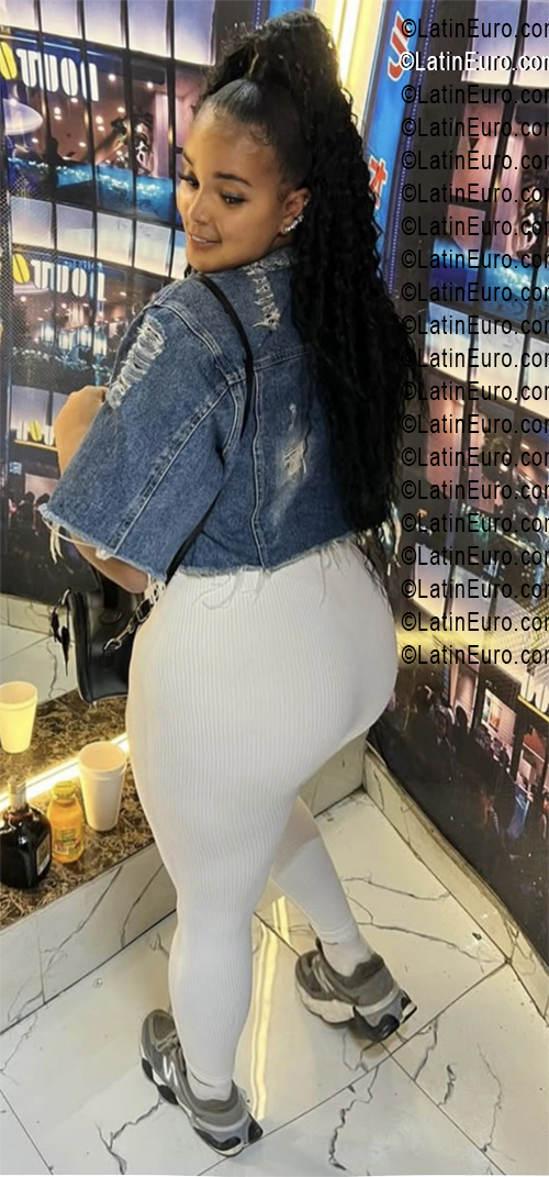 Date this happy Dominican Republic girl Darela from Santo Domingo DO55905