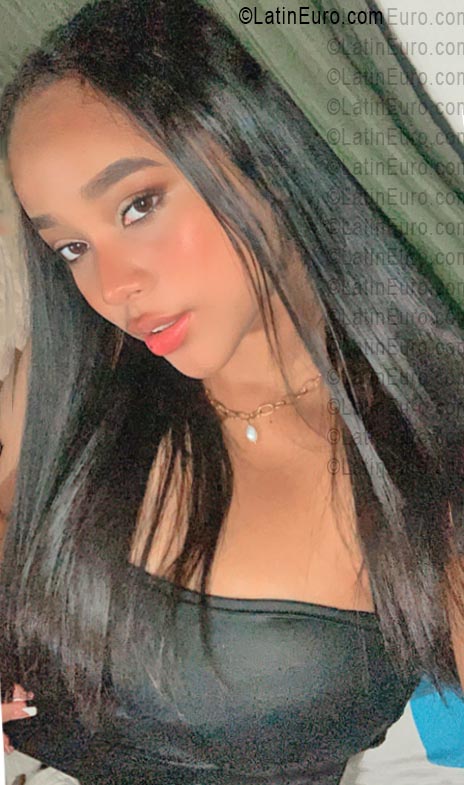 Date this sultry Colombia girl Nayeli from Cali CO33589