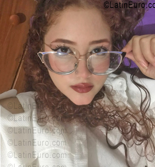 Date this gorgeous Colombia girl Valentina from Cartagena CO33595