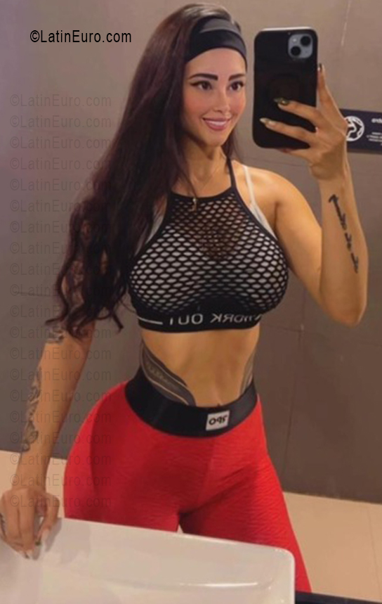 Date this sensual Colombia girl Pau from Cali CO33604