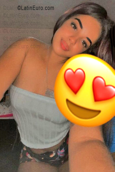 Date this stunning Dominican Republic girl Anglica from Santo Domingo DO55961