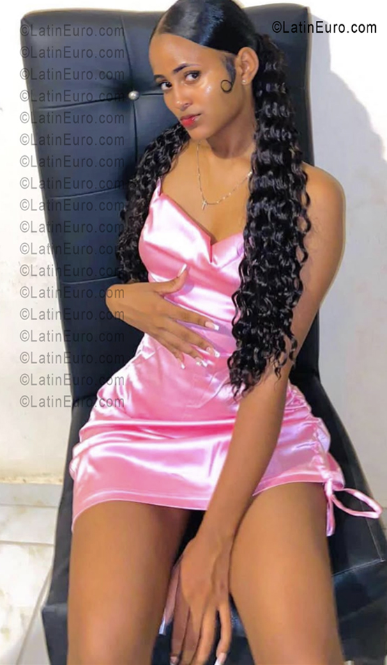 Date this sultry Dominican Republic girl Dafne from Santo Domingo DO55976