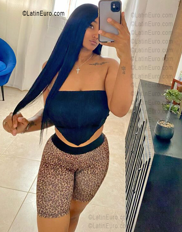 Date this stunning Dominican Republic girl Debie from Santiago DO56026