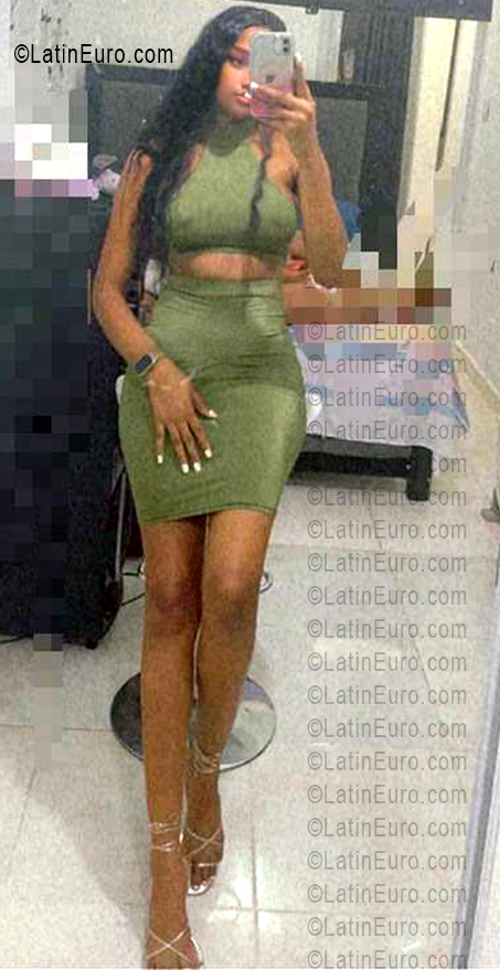 Date this pretty Dominican Republic girl Merlys from Santo Domingo DO56038