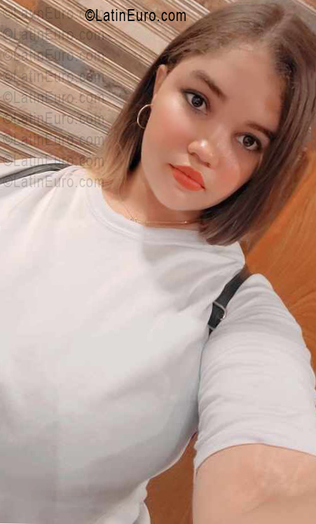 Date this athletic Dominican Republic girl Flori from Santiago DO56053