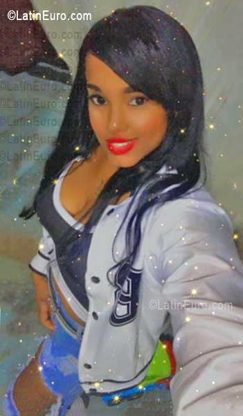 Date this nice looking Dominican Republic girl Geidy from Santo Domingo DO56054