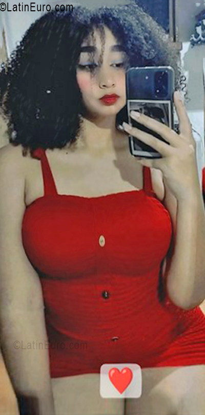 Date this happy Venezuela girl Yuli from Caracas VE5423