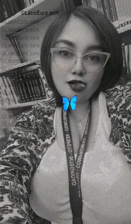 Date this hot Dominican Republic girl Erni from Santo Domingo DO56083