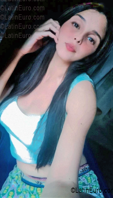 Date this sensual Venezuela girl Orleidys from Valencia VE5425