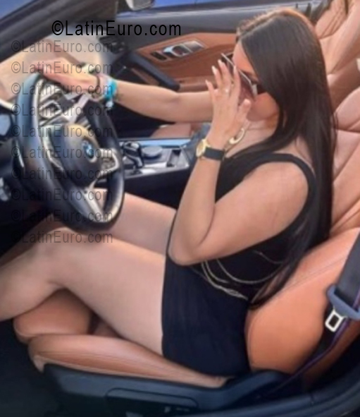 Date this attractive Venezuela girl Aleska from Caracas VE5429