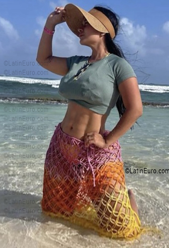 Date this tall Colombia girl Lizeth from Cali CO33762