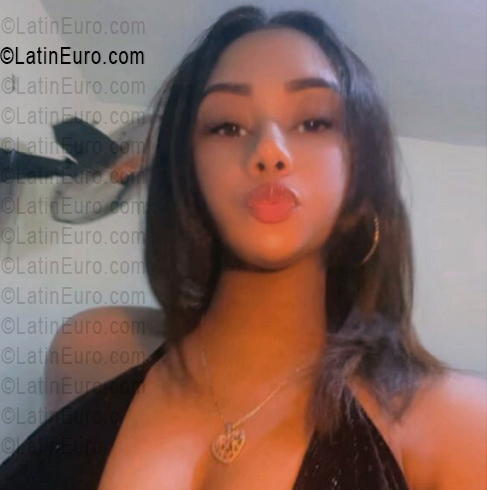 Date this charming Dominican Republic girl Kpook from Santo Domingo DO56137