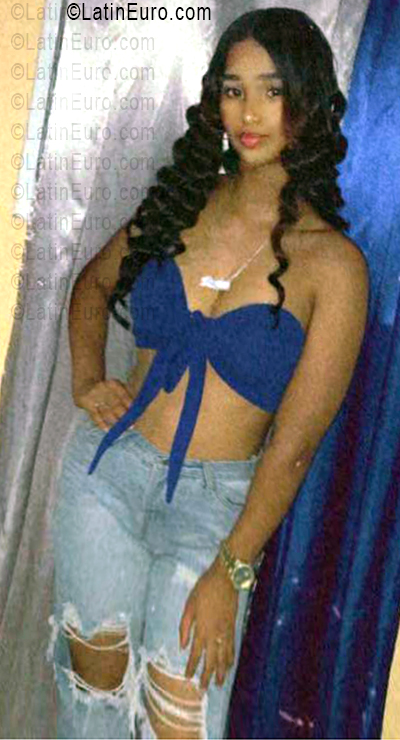 Date this pretty Dominican Republic girl Emely from Santiago DO56153