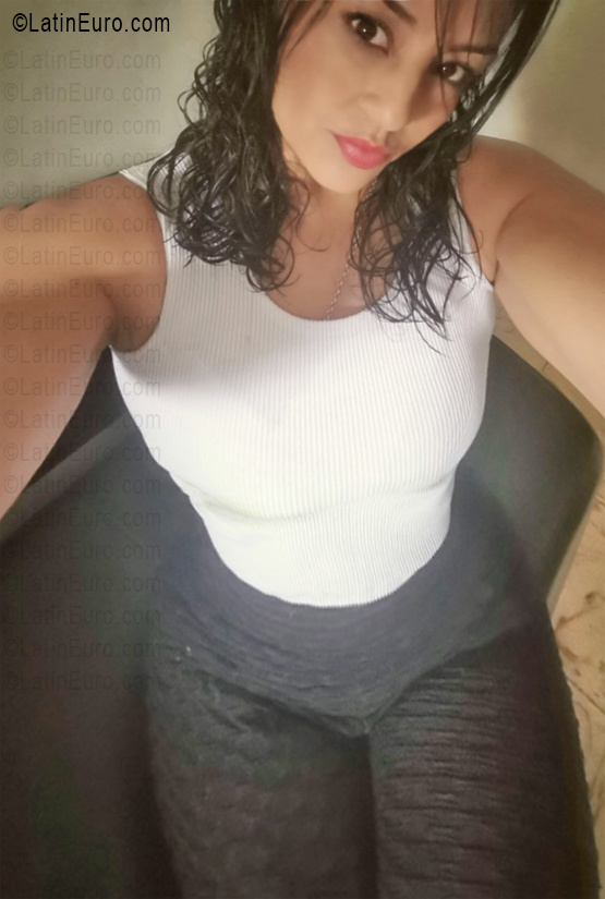 Date this lovely Colombia girl Ana from Cali CO33659