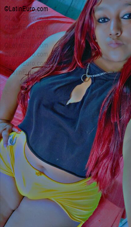Date this attractive El Salvador girl Yanet from San Salvador SV198