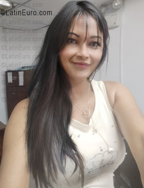 Date this charming Venezuela girl Mar from Caracas VE5509