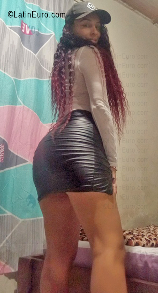 Date this lovely Venezuela girl Yorlenis from Catia La Mar VE5545