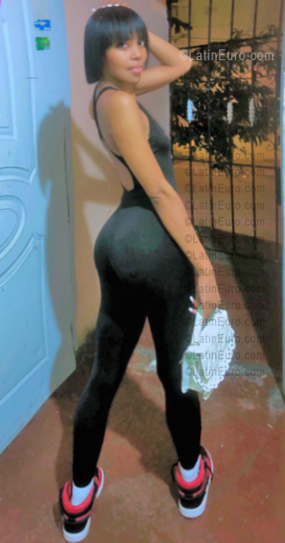 Date this sultry Dominican Republic girl Jhoa from Rep&amp;uacute;blica Dominicana DO56259