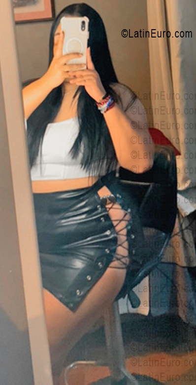 Date this attractive Mexico girl Val from Nuevo Leon MX2790