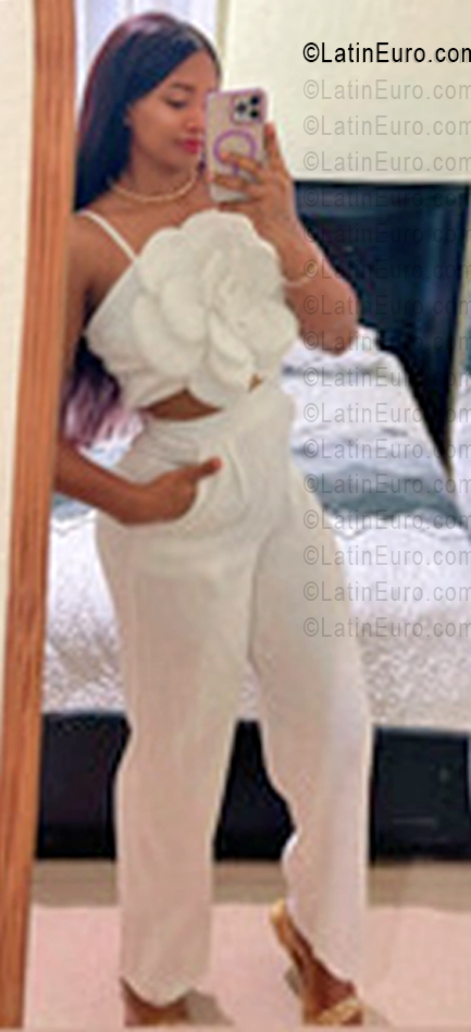 Date this voluptuous Dominican Republic girl Karina from La Romana DO56301