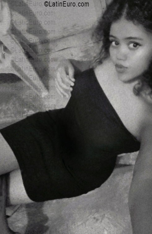 Date this good-looking Dominican Republic girl Esme from La Altagracia DO56349