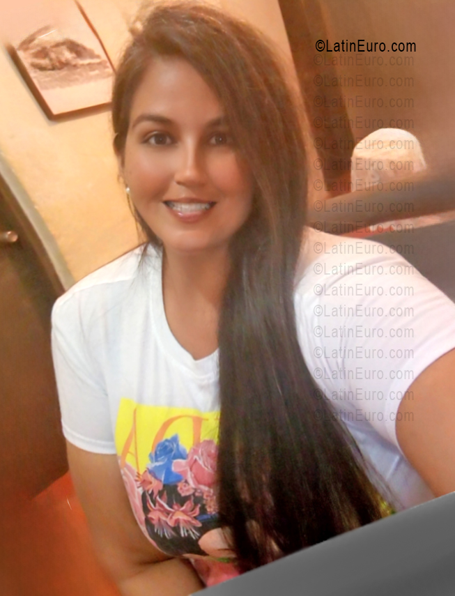 Date this cute Venezuela girl Mariana from Venezuela VE5647