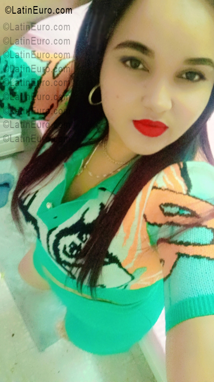 Date this foxy Dominican Republic girl Isamar from Santiago DO56361