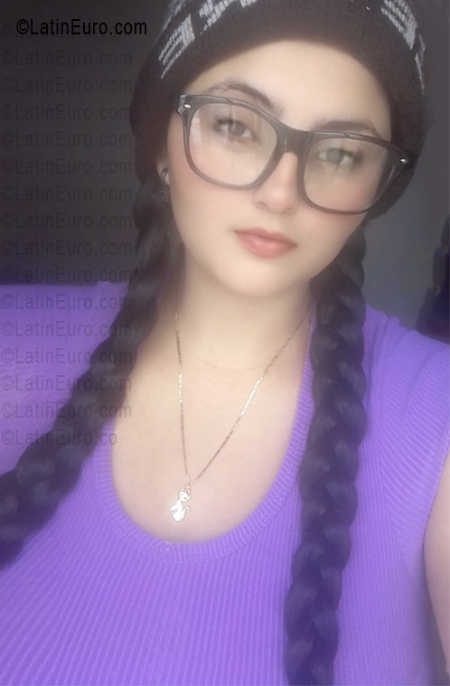 Date this athletic Colombia girl Gevashi from Bogota CO33741