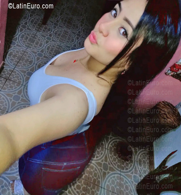 Date this lovely Venezuela girl Yosmar from Caracas VE5686