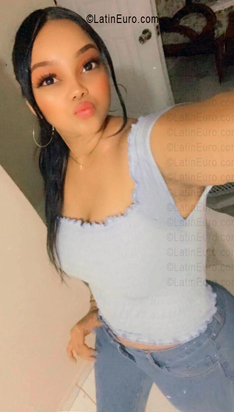 Date this good-looking Dominican Republic girl Camila from Santo Domingo DO56451