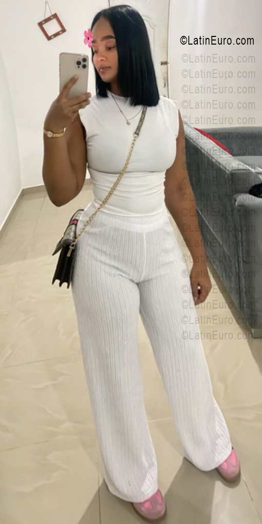 Date this nice looking Dominican Republic girl Nicole from San Juan DO56452