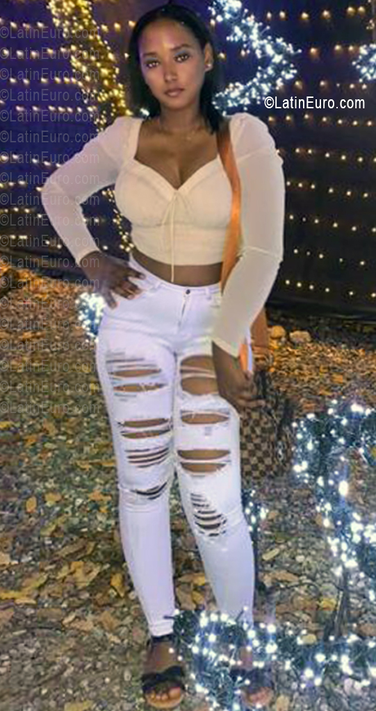 Date this georgeous Dominican Republic girl Claudia from Santo Domingo DO56479