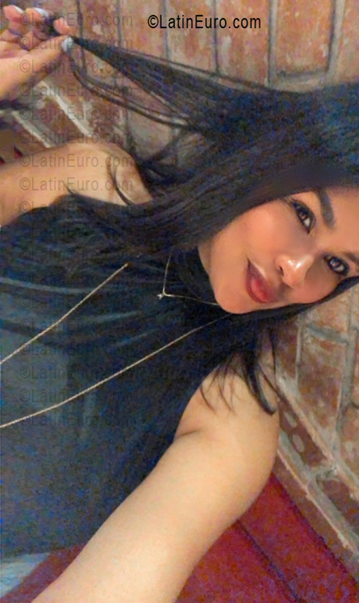 Date this stunning Dominican Republic girl Elisa from Santo Domingo Norte DO56485
