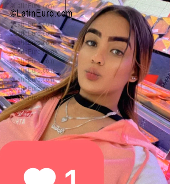 Date this foxy Dominican Republic girl Stephanie from Santo Domingo DO56511