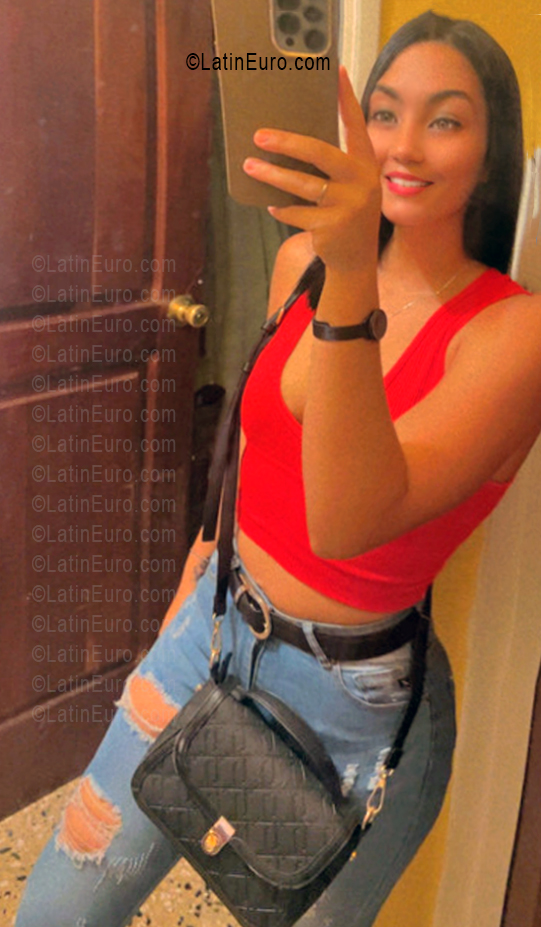 Date this exotic Dominican Republic girl Nicole from Santo Domingo DO56590
