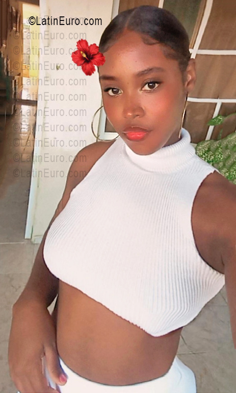 Date this athletic Dominican Republic girl Nayeli from Romana DO56594