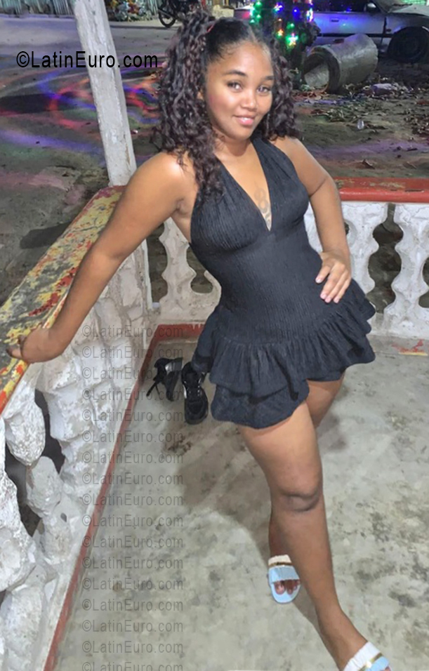 Date this young Dominican Republic girl Berta from Santo Domingo DO56604