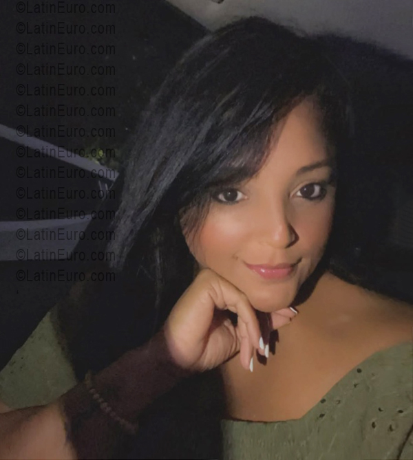 Date this lovely Dominican Republic girl Yinet from Santo Domingo DO56607