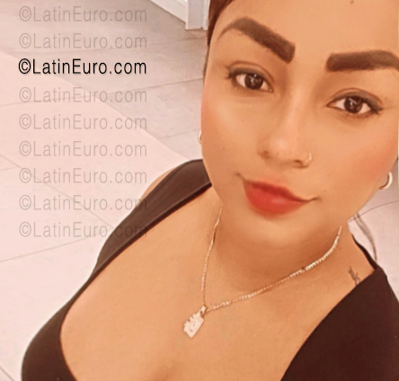 Date this sensual Colombia girl Lady from Cali CO33775