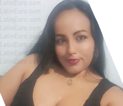 Date this happy Colombia girl Sandra from Cali CO33781