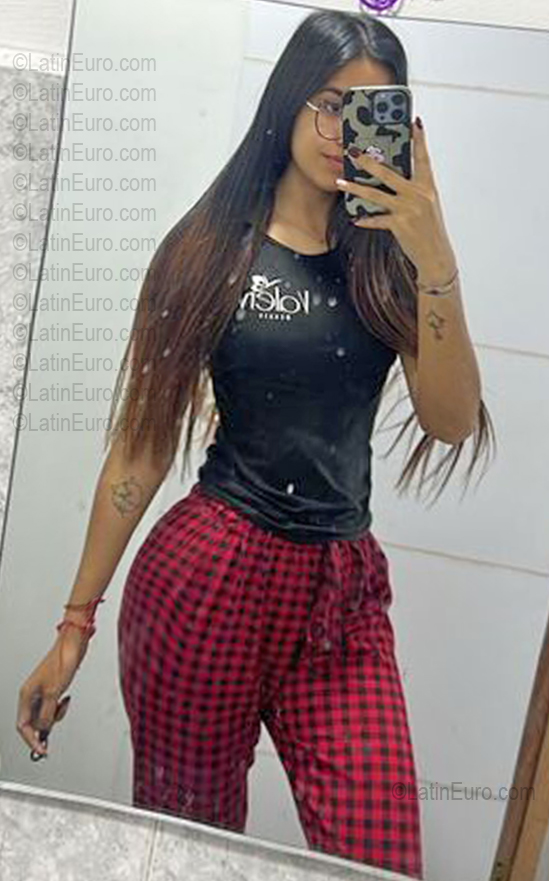 Date this sensual Venezuela girl Valery Andrea from Valencia VE5725