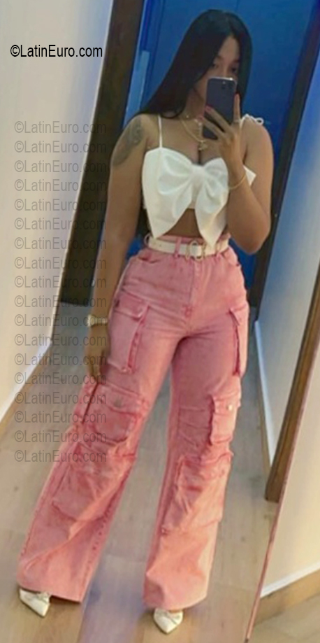 Date this nice looking Dominican Republic girl Anyelins from Santo Domingo DO56721