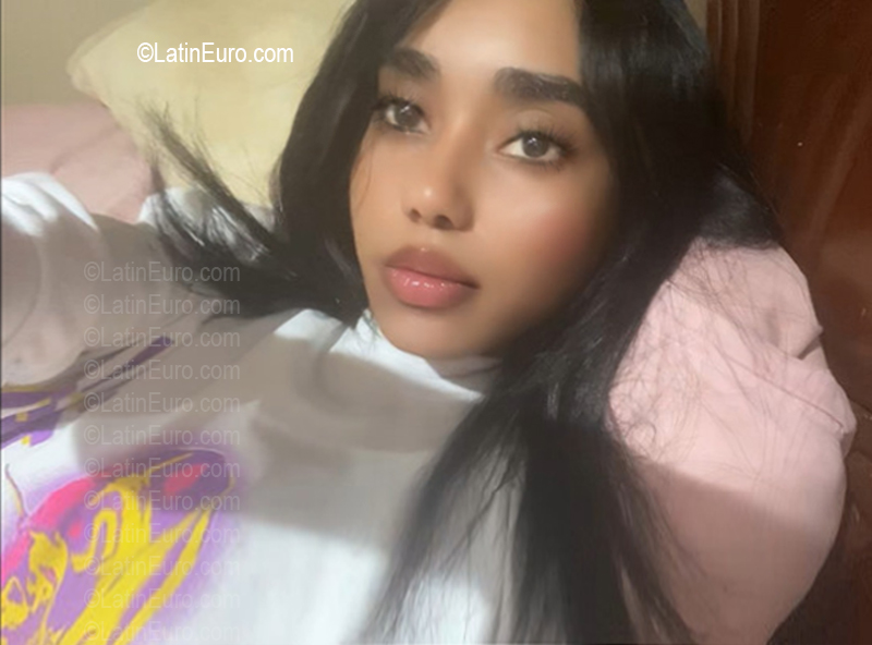 Date this pretty Dominican Republic girl Amelet from Santo Domingo DO56723