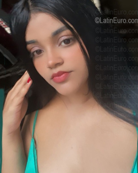 Date this hot Dominican Republic girl Dairiany from Tenares DO56744