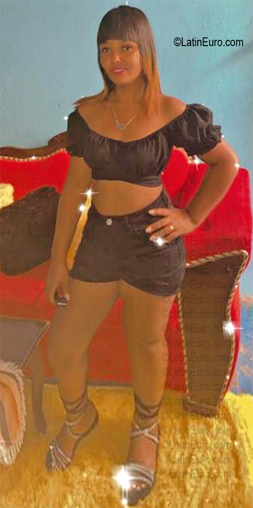 Date this nice looking Dominican Republic girl Delia from Santo Domingo DO56754