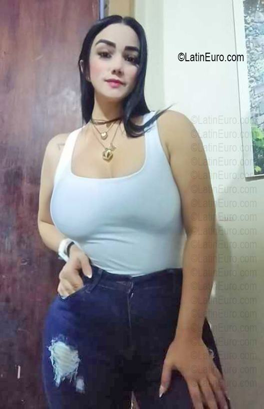 Date this attractive Venezuela girl Honey from Maracaibo VE5727