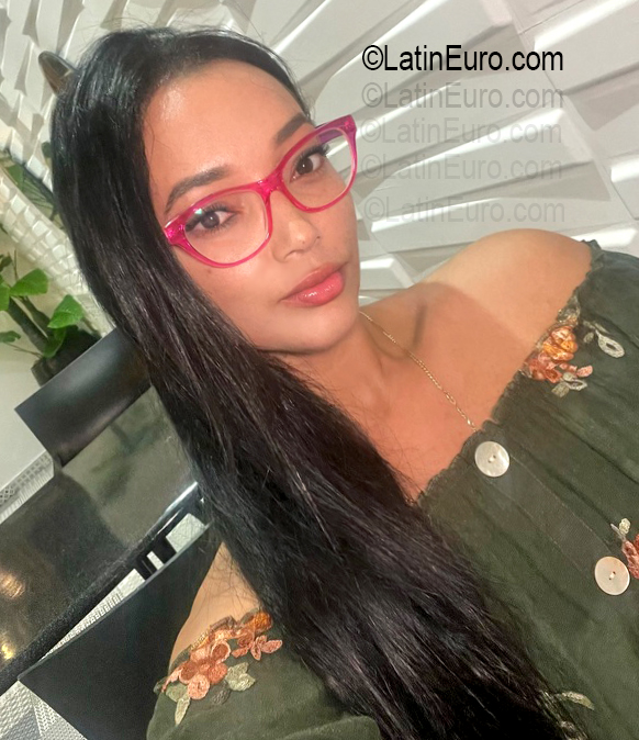 Date this athletic Dominican Republic girl Katherine from Santiago DO56769