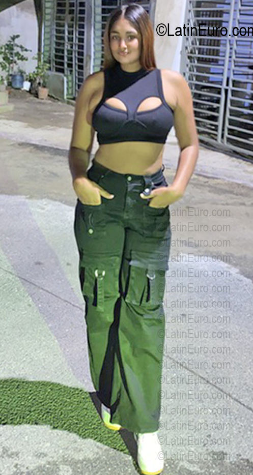 Date this beautiful Dominican Republic girl Sanairy from Santo Domingo DO56792