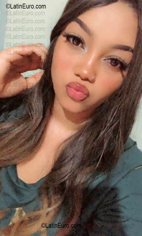 Date this nice looking Dominican Republic girl Samanta Paola from Santo Domingo DO56844