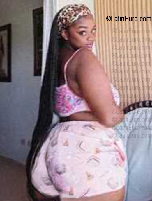 Date this good-looking Dominican Republic girl Sihara from Santo Domingo DO56866